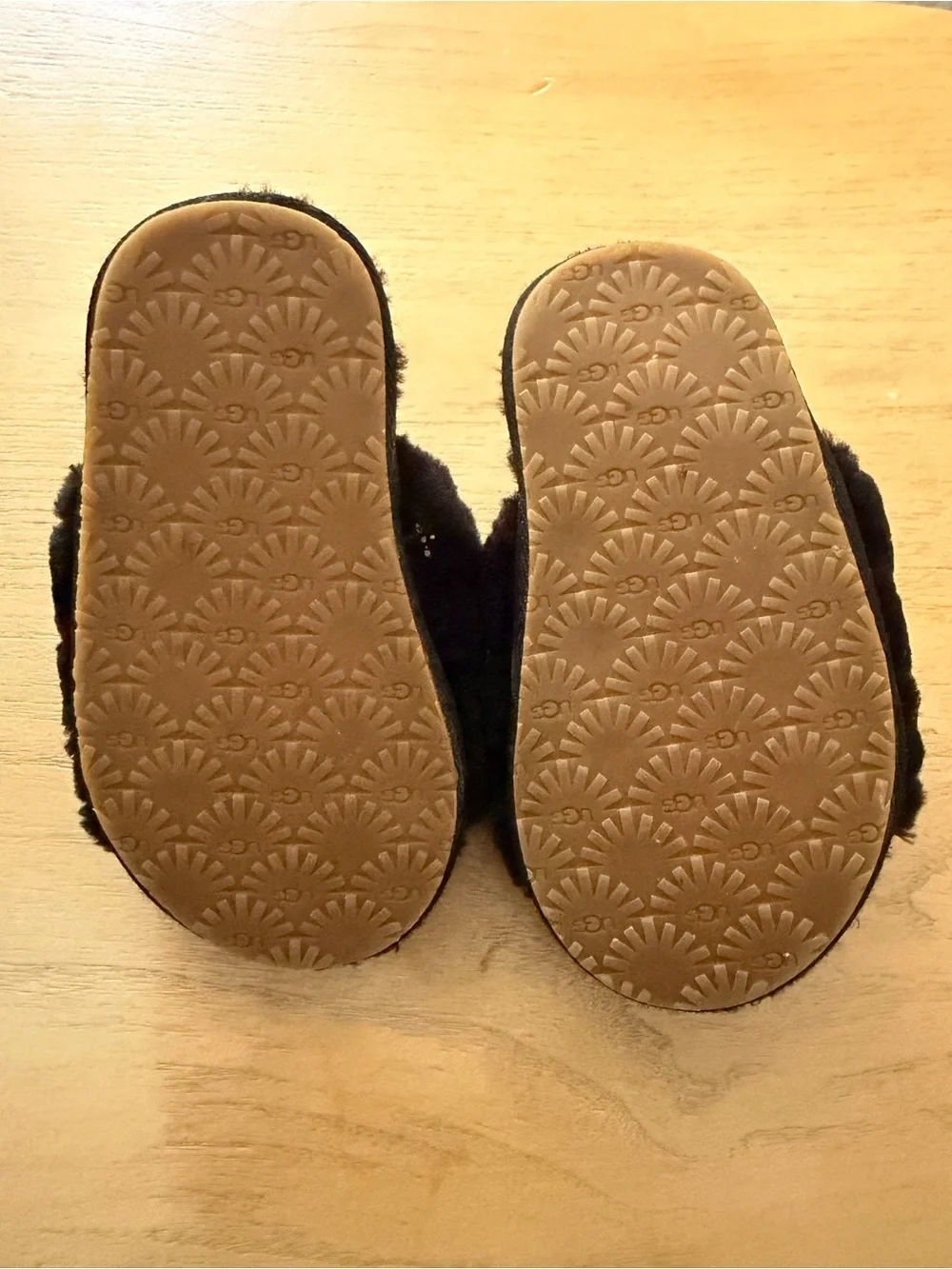 UGG Black Fluff Yeah Slide toddler 8c